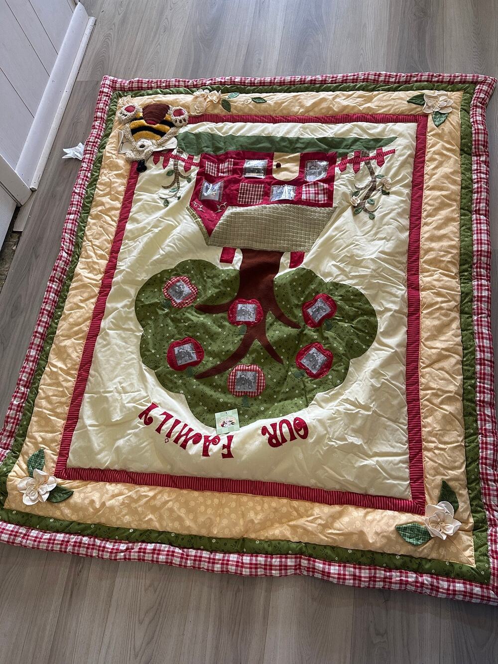 Vintage Apple Blossom Our Family Tree Photo Pocket Quilt Wall Hanging 48x58